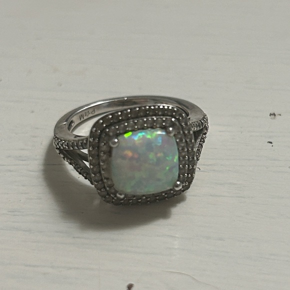 Sterling 925 ring with square opal, surrounded by pave’ crystals, size 5 - Picture 3 of 6